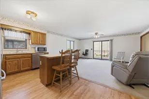 227 Hillcrest Ave, Yorkville, IL 60560 - Photo 10