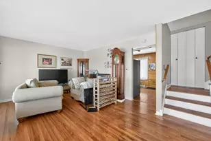 423 S Yale Ave, Addison, IL 60101 - Photo 2