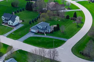 613 Silver Glen Rd, McHenry, IL 60050 - Photo 2