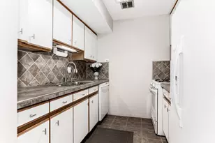 5A Kingery Quarter, Willowbrook, IL 60527 - Photo 8