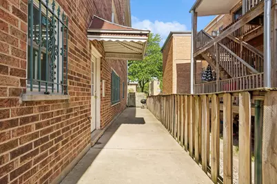 8951 Skokie Boulevard #3, Skokie, IL 60077 - Photo 12