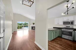 115 Abbeywood Cir, Streamwood, IL 60107 - Photo 2