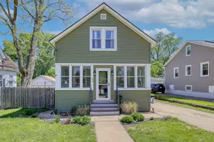 318 S 11th Ave, Saint Charles, IL 60174 - Photo 1