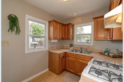 318 S 11th Avenue, Saint Charles, IL 60174 - Photo 8