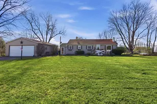152 Holiday Dr, Somonauk, IL 60552 - Photo 1
