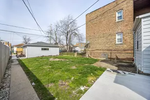 9740 S Prairie Ave, Chicago, IL 60628 - Photo 18