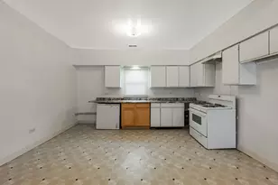 832 E 153 St, Phoenix, IL 60426 - Photo 12