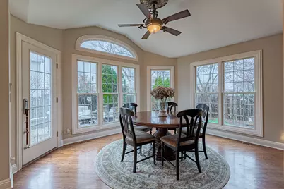 900 Christa Court, Elk Grove Village, IL 60007 - Photo 10