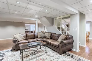 900 Christa Ct, Elk Grove Village, IL 60007 - Photo 24