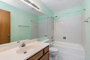 1273 Cranbrook Dr, Schaumburg, IL 60193 - Photo 16