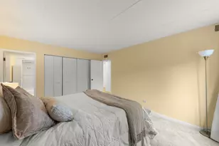 8000 Woodglen Ln, Downers Grove, IL 60516 - Photo 12