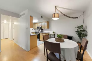 8000 Woodglen Ln, Downers Grove, IL 60516 - Photo 4