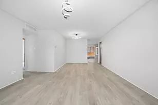 949 Mosby Ct, Joliet, IL 60431 - Photo 2