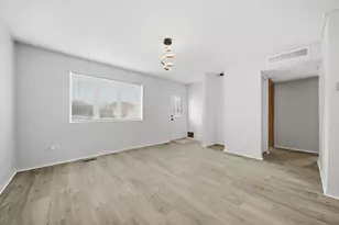 949 Mosby Ct, Joliet, IL 60431 - Photo 4