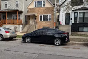 2915 N Spaulding Ave, Chicago, IL 60618 - Photo 2