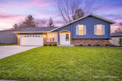 1560 Sheffield Drive, Elgin, IL 60123 - Photo 1