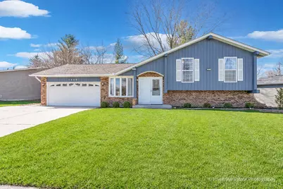 1560 Sheffield Drive, Elgin, IL 60123 - Photo 2