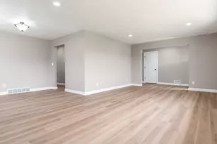 3618 Belvoir Dr, Rockford, IL 61107 - Photo 6