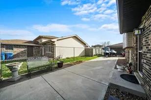 12820 S Blossom Dr, Alsip, IL 60803 - Photo 30