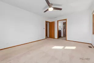 2326 W Weathersfield Way, Schaumburg, IL 60193 - Photo 16