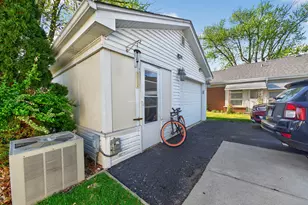 18704 Highland Ave, Homewood, IL 60430 - Photo 2