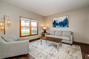 203 Cambridge Ct, Oswego, IL 60543 - Photo 4