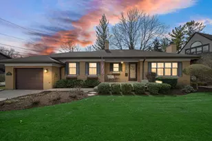 403 W Shabonee Trail, Mount Prospect, IL 60056 - Photo 2