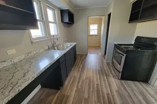 802 Deleon St, Ottawa, IL 61350 - Photo 2