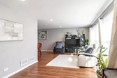 600 Thompson Boulevard, Buffalo Grove, IL 60089 - Photo 4