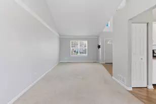 121 Augusta Dr, Streamwood, IL 60107 - Photo 4