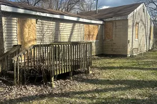 3702 Lincoln Ln E, Robbins, IL 60472 - Photo 2