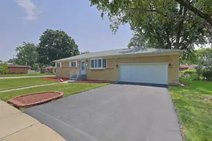 1703 Bonita Ave, Mount Prospect, IL 60056 - Photo 2