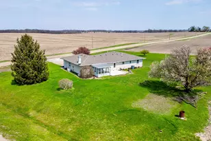 13015 E 2200 N Rd, Hudson, IL 61748 - Photo 10