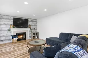 720 Countryside Dr, Bolingbrook, IL 60490 - Photo 6