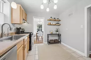 2710 W Berwyn Ave, Chicago, IL 60625 - Photo 16