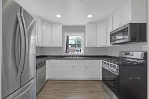 9200 S St Louis Ave, Evergreen Park, IL 60805 - Photo 8