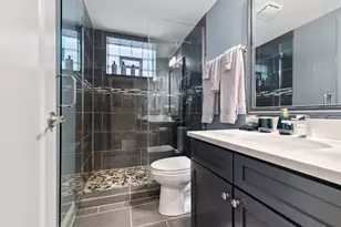 1527 W Pearson St, Chicago, IL 60642 - Photo 24