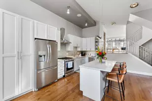 1527 W Pearson St, Chicago, IL 60642 - Photo 10