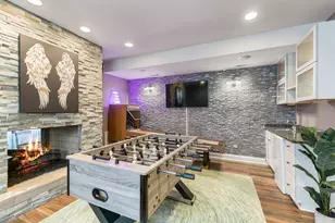 1527 W Pearson St, Chicago, IL 60642 - Photo 32