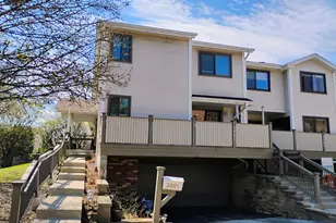 3061 Pheasant Creek Dr, Northbrook, IL 60062 - Photo 2