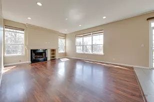 4 Waterton Dr, Streamwood, IL 60107 - Photo 10