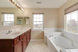 4 Waterton Dr, Streamwood, IL 60107 - Photo 30