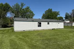 314 1/2 E Seminary Ave, Onarga, IL 60955 - Photo 4