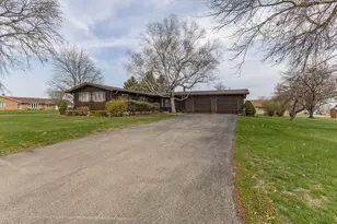 420 Margaret St, Atkinson, IL 61235 - Photo 2