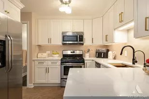 10600 S Brooklodge Ln, Palos Hills, IL 60465 - Photo 10