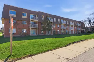 3 Villa Verde Dr, Buffalo Grove, IL 60089 - Photo 2