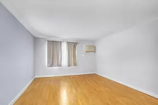 191 N Waters Edge Dr, Glendale Heights, IL 60139 - Photo 2