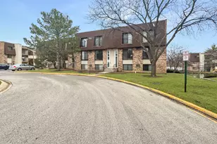 191 N Waters Edge Dr, Glendale Heights, IL 60139 - Photo 1