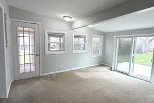 2209 Douglas Ave, Des Plaines, IL 60018 - Photo 10