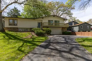 3409 52nd St, Moline, IL 51265 - Photo 2